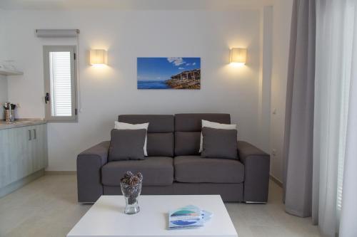 Apartamentos Proa - Emar Hotels Only Adults Es Pujols Buitenkant foto
