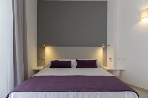 Apartamentos Proa - Emar Hotels Only Adults Es Pujols Buitenkant foto