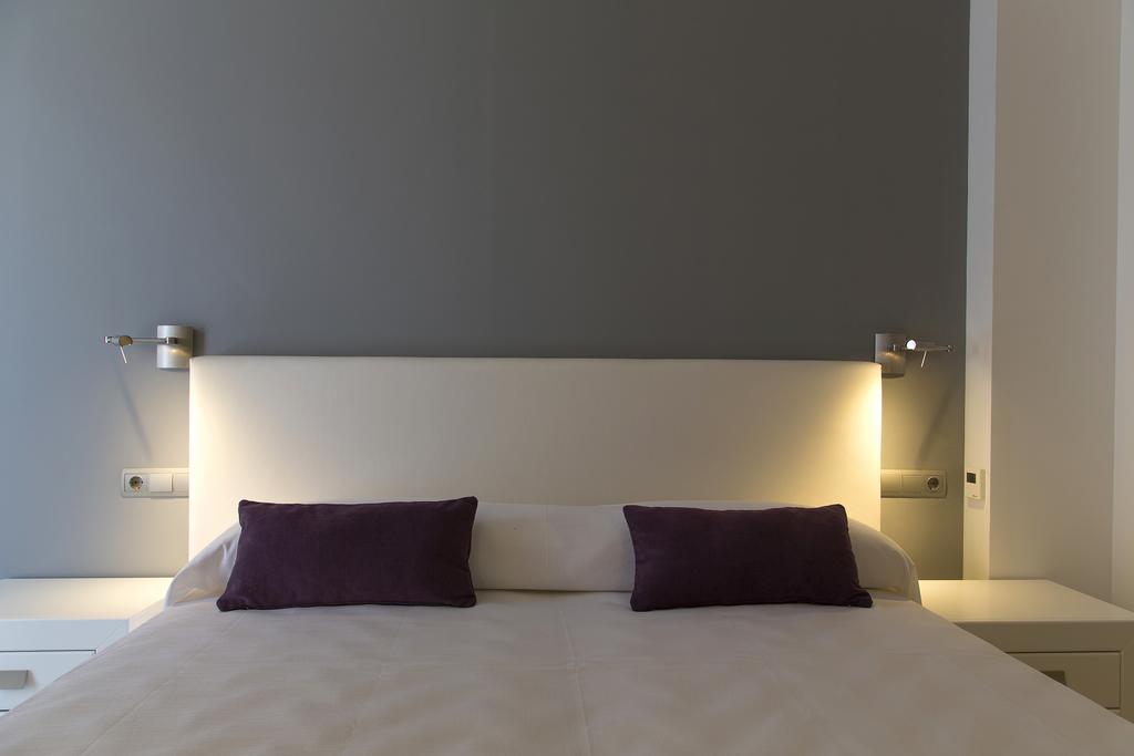 Apartamentos Proa - Emar Hotels Only Adults Es Pujols Buitenkant foto