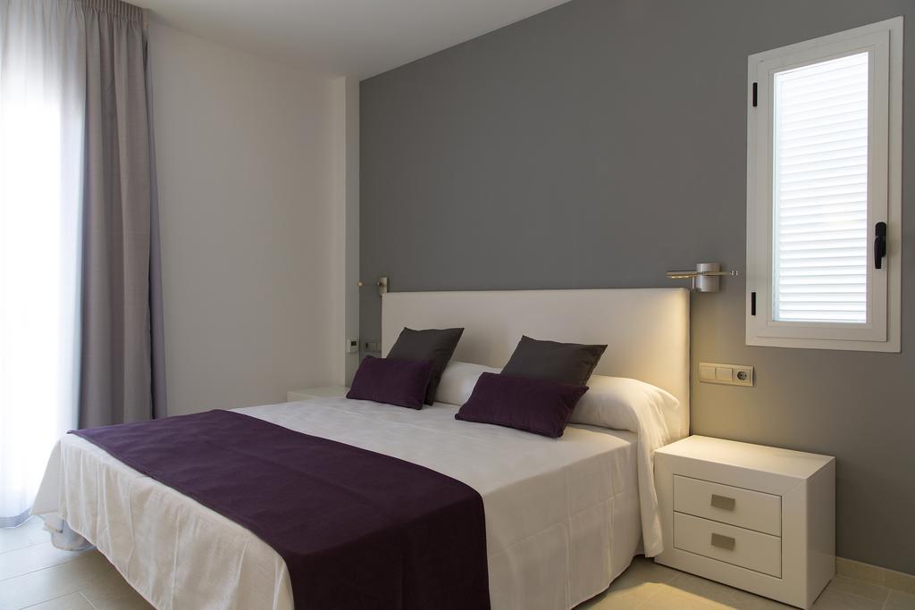 Apartamentos Proa - Emar Hotels Only Adults Es Pujols Buitenkant foto